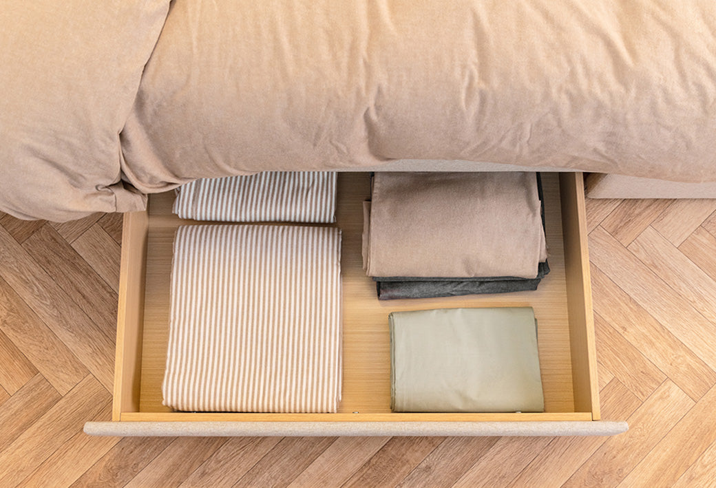 1 cajón grande frontal + 2 cajones laterales